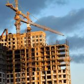 Российские девелоперы начали сдерживать продажи строящегося жилья
